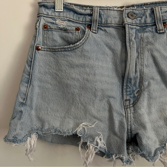 Abercrombie & Fitch The Mom Short High Rise Distressed Denim Shorts-Size 26 - Picture 2 of 4